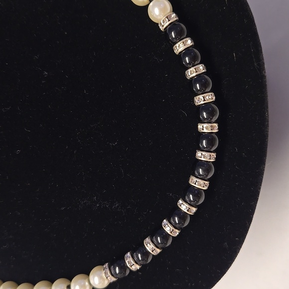 🌷3/$25 Elegant Faux Pearl and Onyx Necklace - Picture 3 of 6